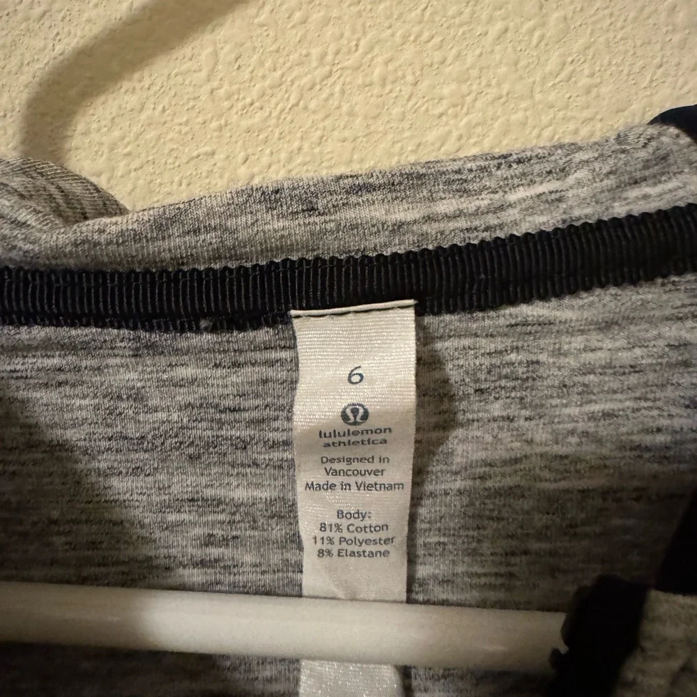 Lululemon size 6 sweatshirt - Picture 3 of 3